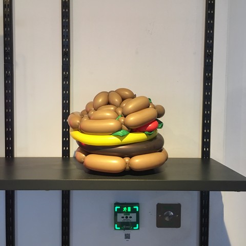 balloon model hot dogs burgers chips