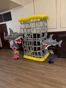 shark cage balloon model